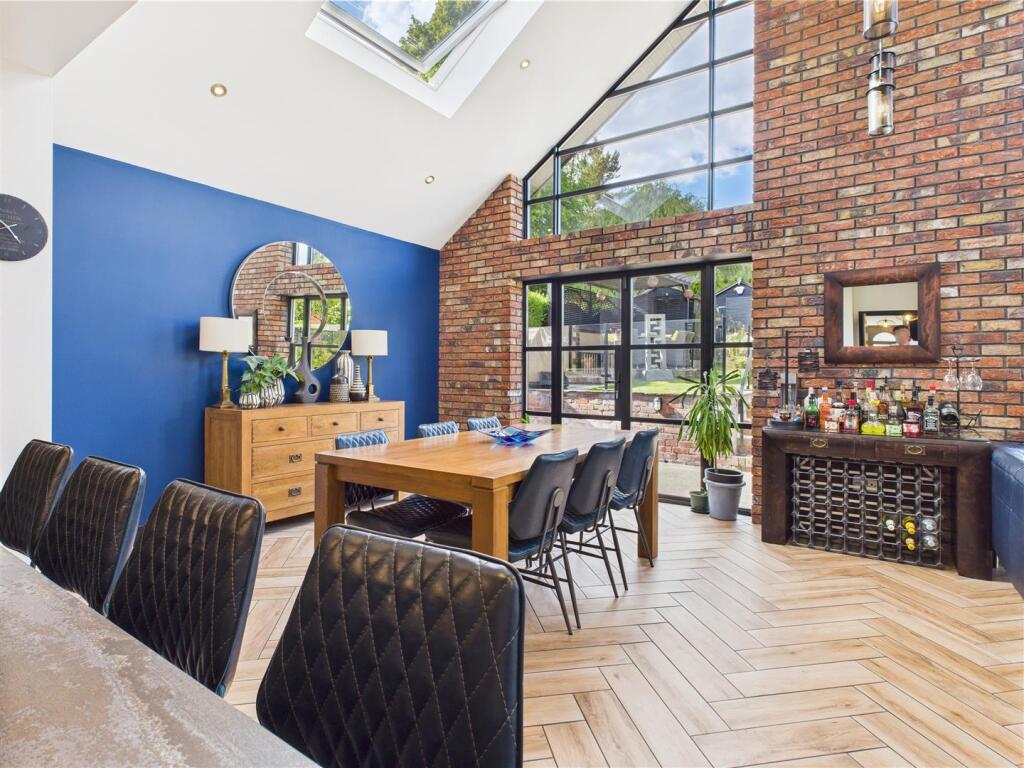 CAM04279G0-PR0120-STILL049 - WEBSITE.jpg