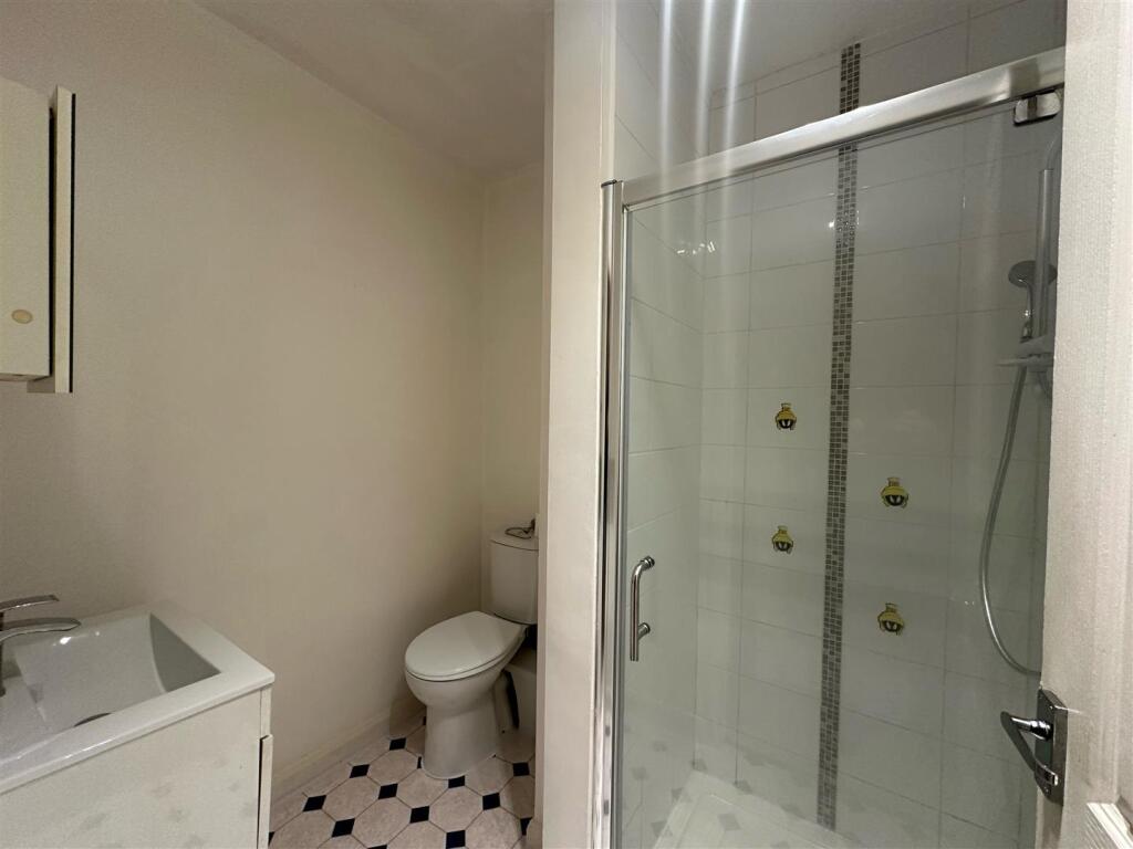 Shower Room.jpg