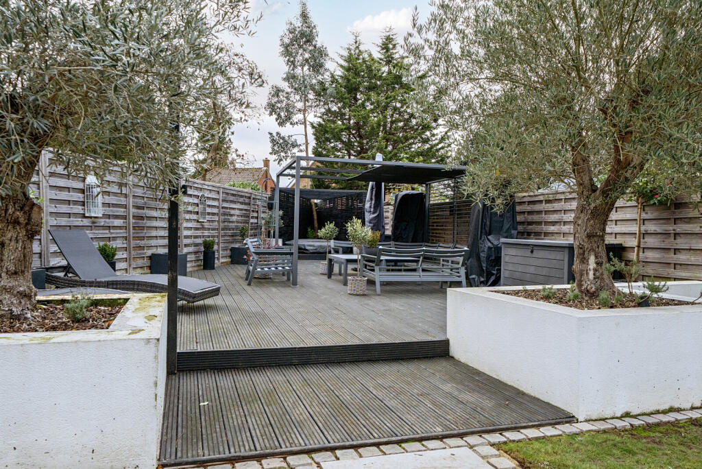 1383560-4-691f30a...