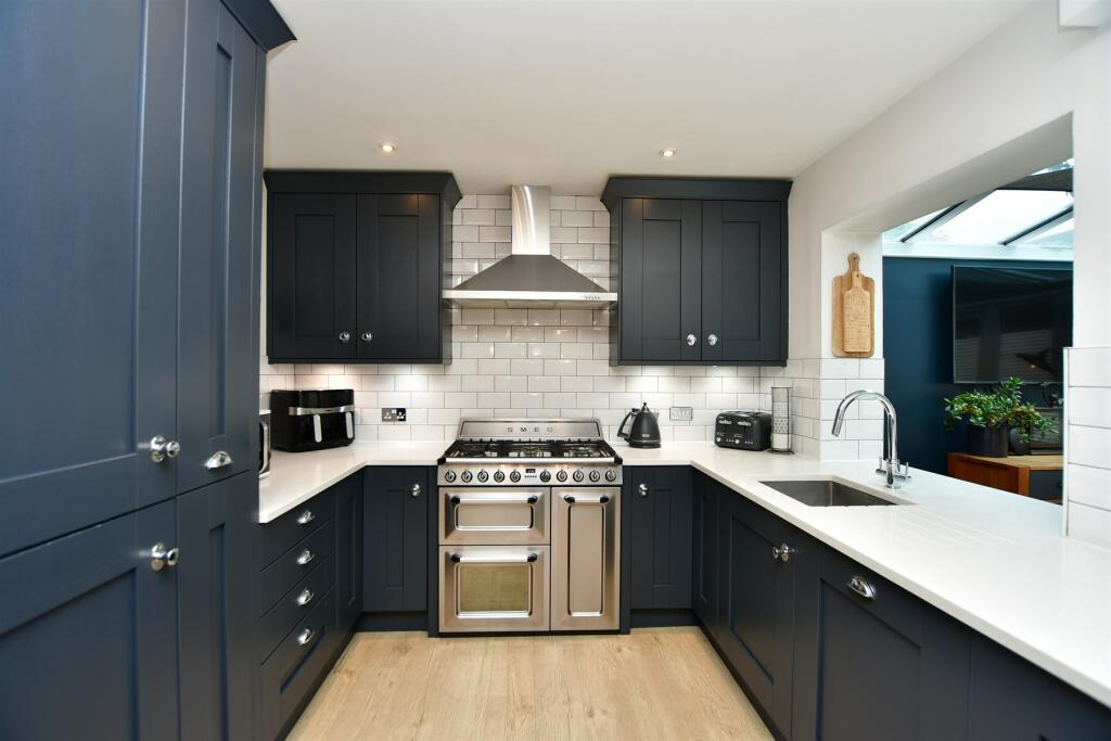 Kitchen/ Breakfast Room