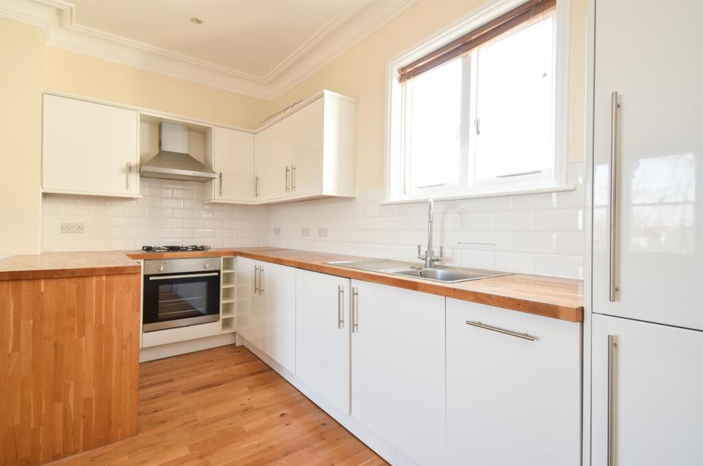 Open plan living &amp; kitchen