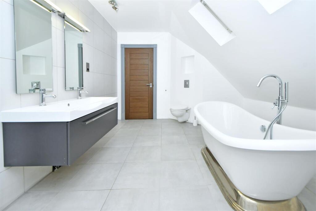 Bedroom Three En-Suite