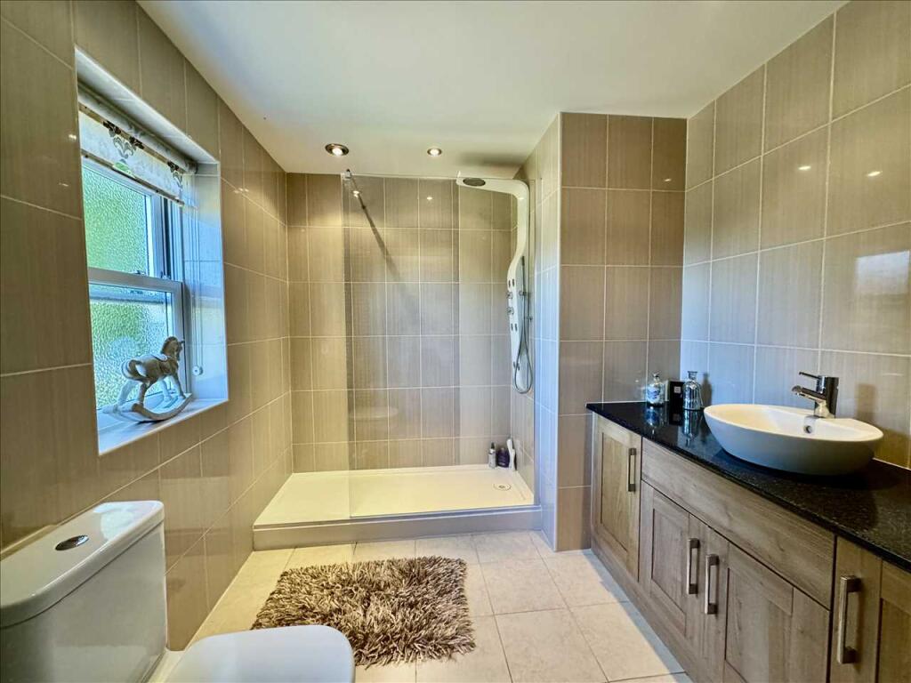 ENSUITE SHOWER ROOM
