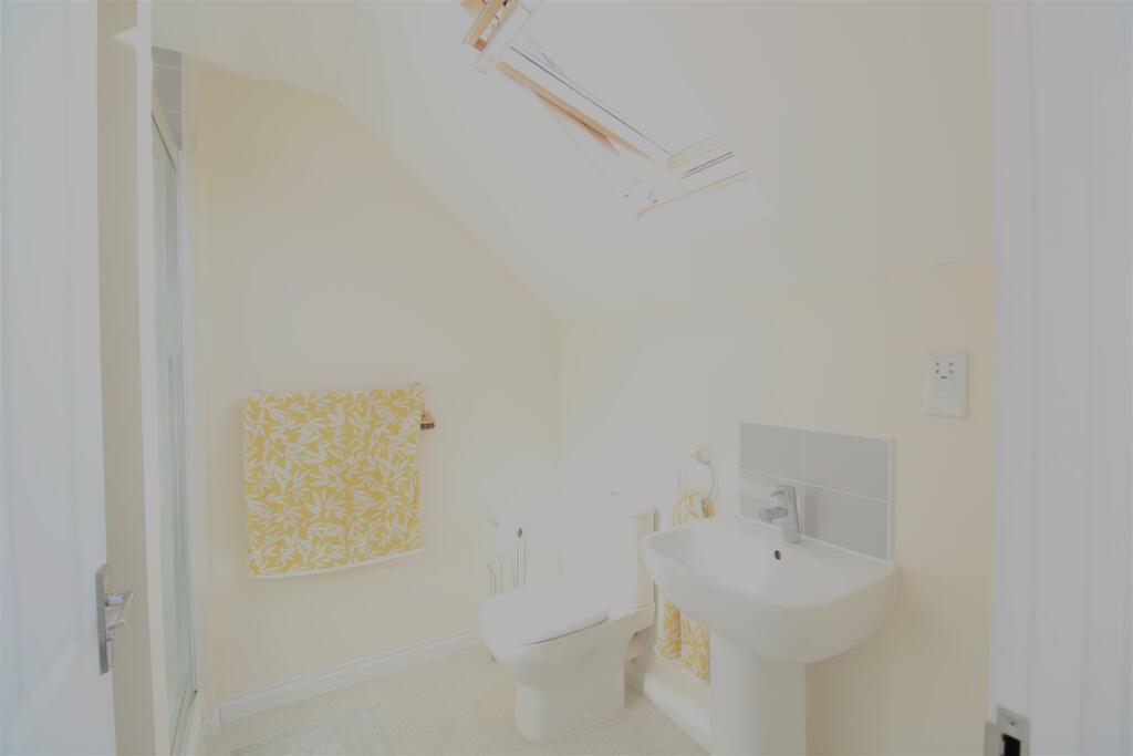 ensuite1.JPG