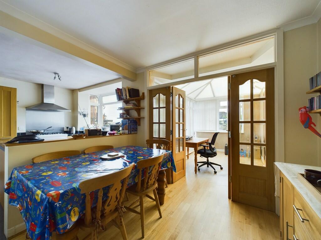 CAM02060G0-PR0216...