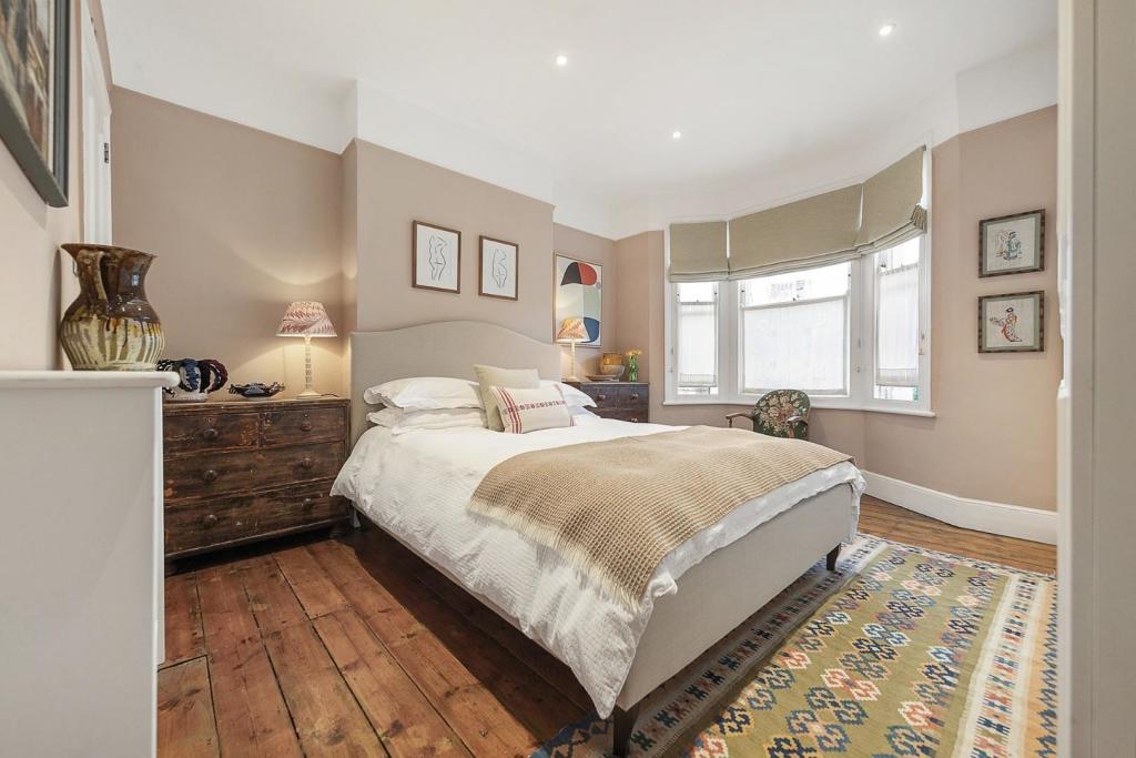 Bedroom (2).jpg