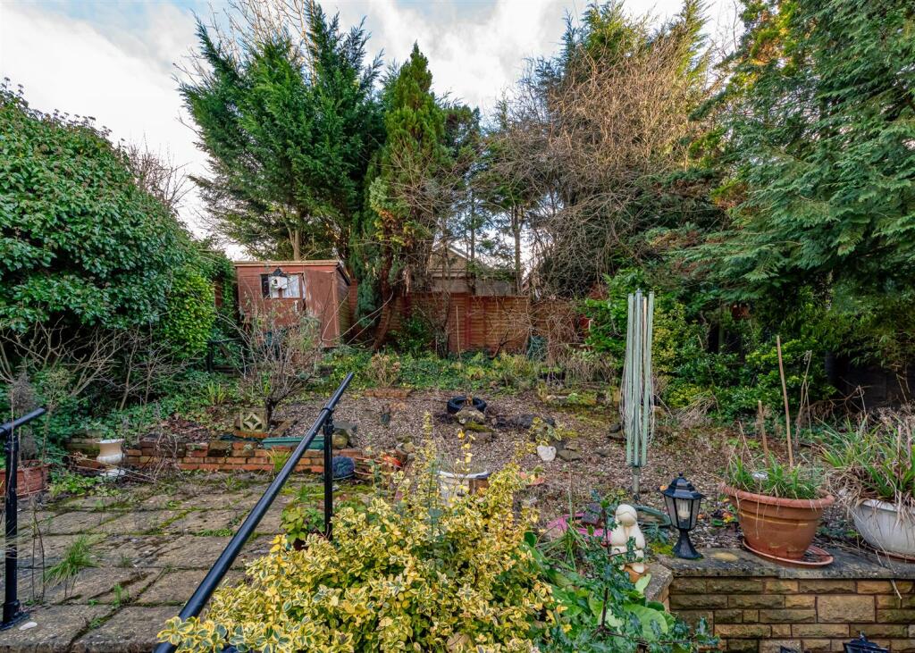 50 Bramstead Avenue-garden JAN24.jpg