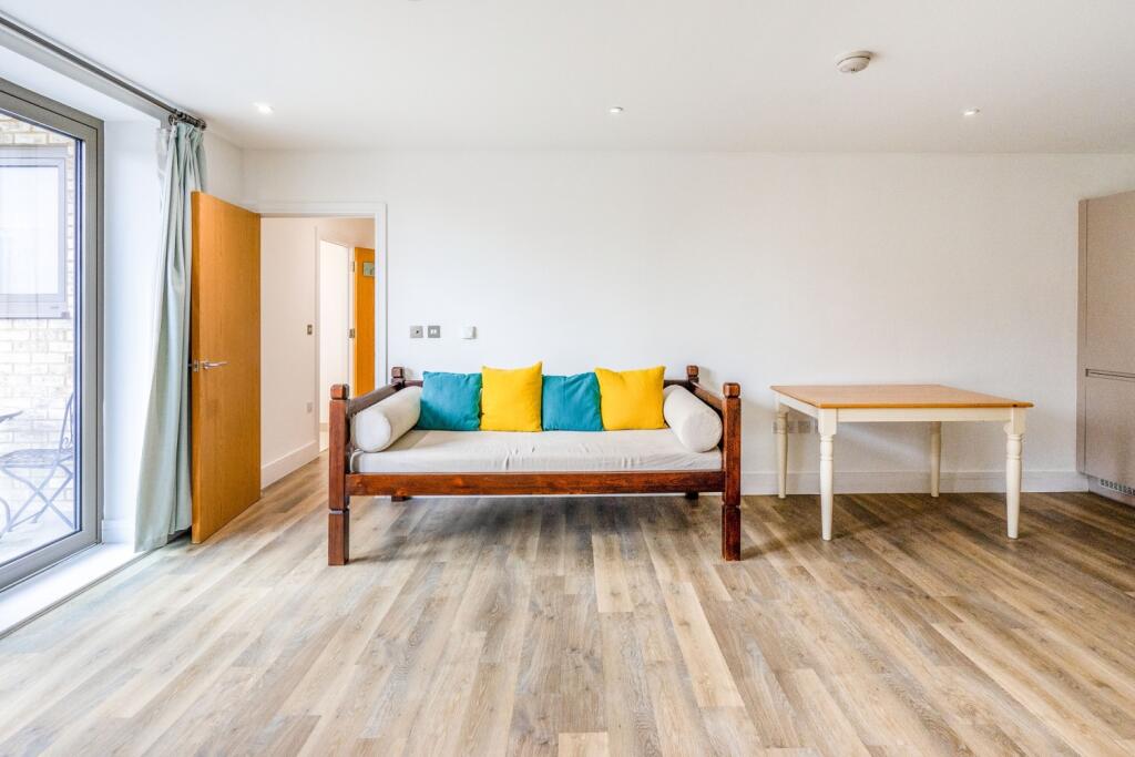 Open Plan Lounge (2)