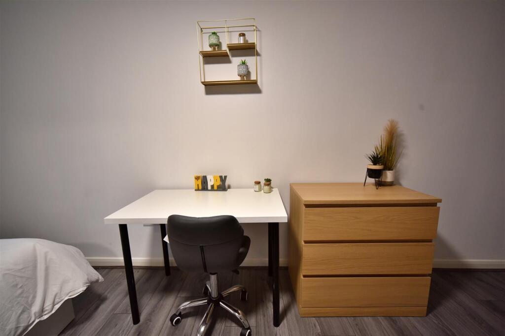 165AR_Room06_06.JPG