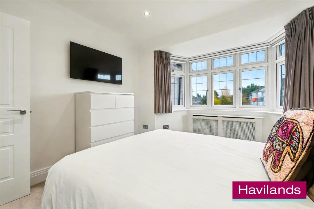 Cranleigh Gardens N21 1DR-12.jpg