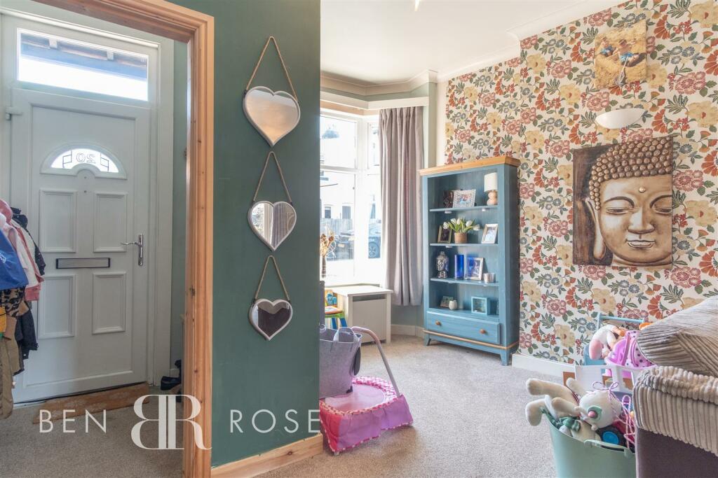 Lounge/Entrance Hall