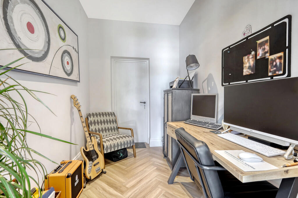 6 Winsford Garden...