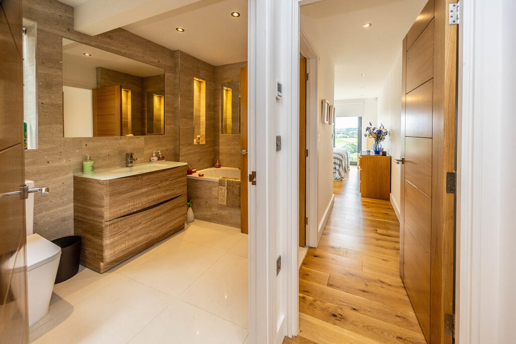 205FLDews-280525-...