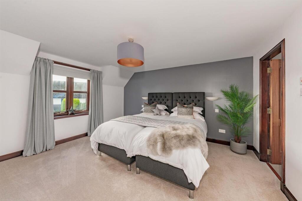 WhatsApp Image 2025-02-26 at 10.01.49-2.jpg