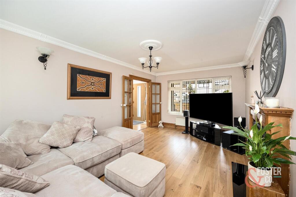 Whitethorn Drive, 9-018.jpg