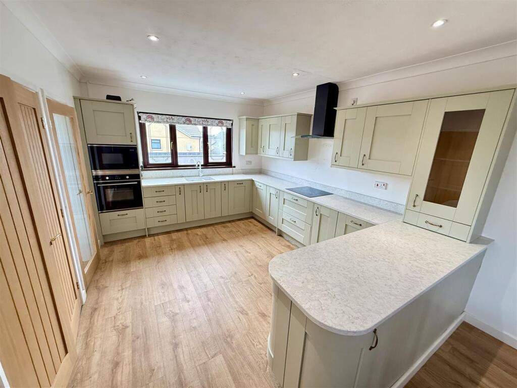FITTED KITCHEN / DINING ROOM
