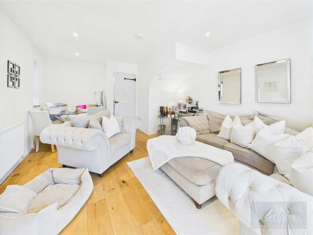 Sitting room / dining room