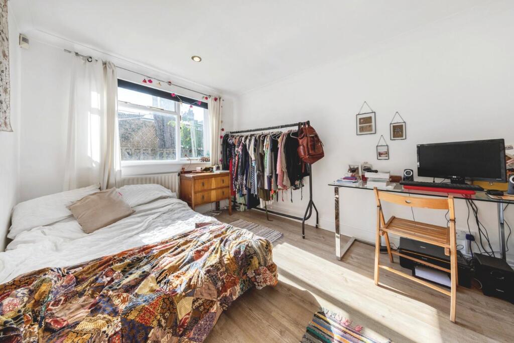 Bedroom 1 (2).jpg