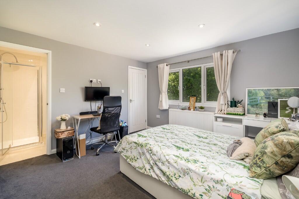 2ndf Bed/ En-suite