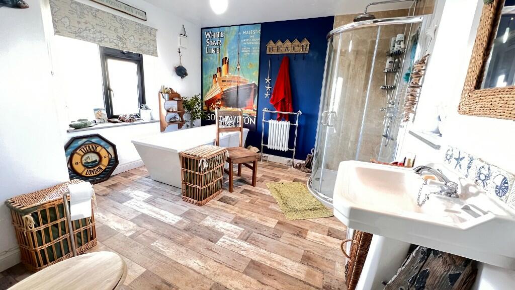 Bathroom/Shower Room