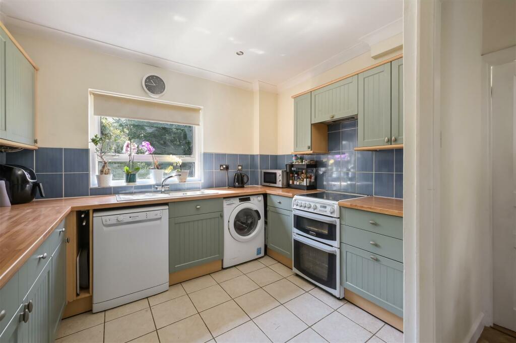 MANOR GREEN ROAD   (8).jpg