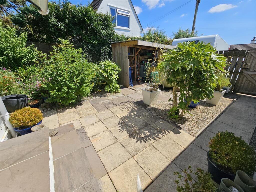 Entrance Courtyard to Rear.jpg