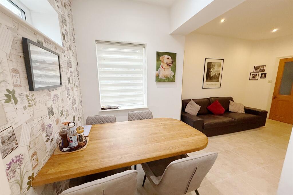 Dining Area/Snug