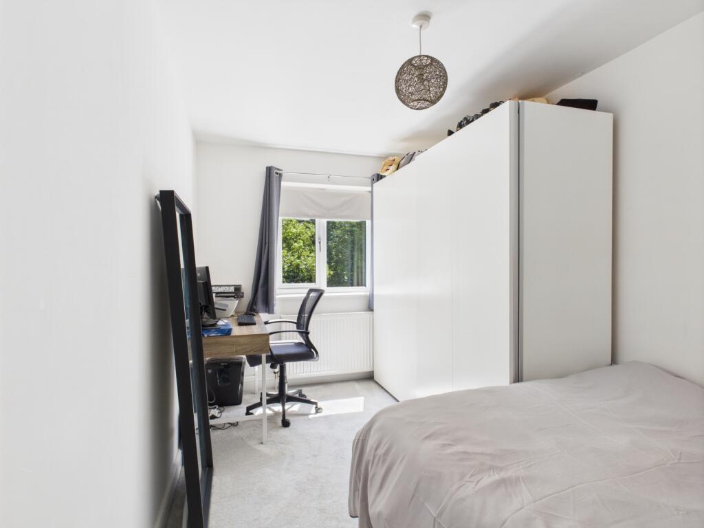 CAM03729G0-PR0090-STILL016