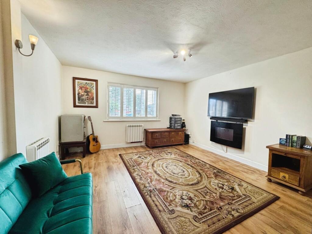 396122b8-Living 20Room.jpg