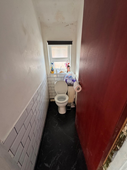 Toilet T202511261624.png