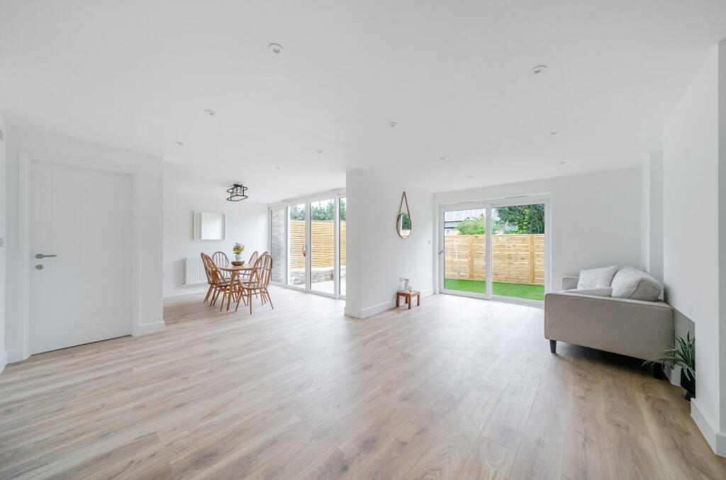 Sitting/Dining Room