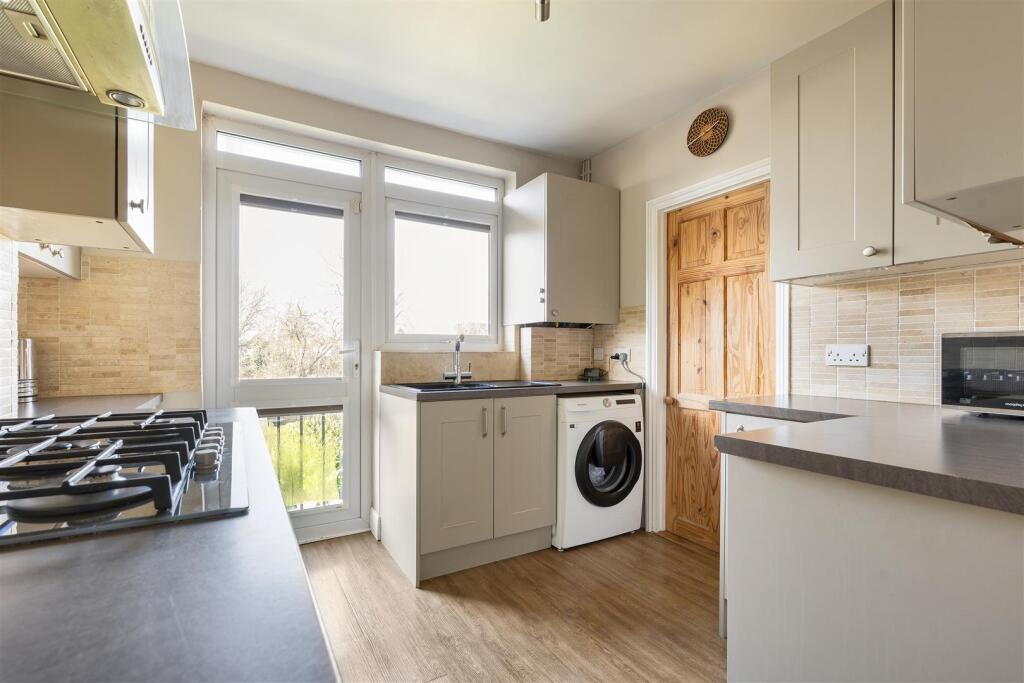 Heathcote Grove E4