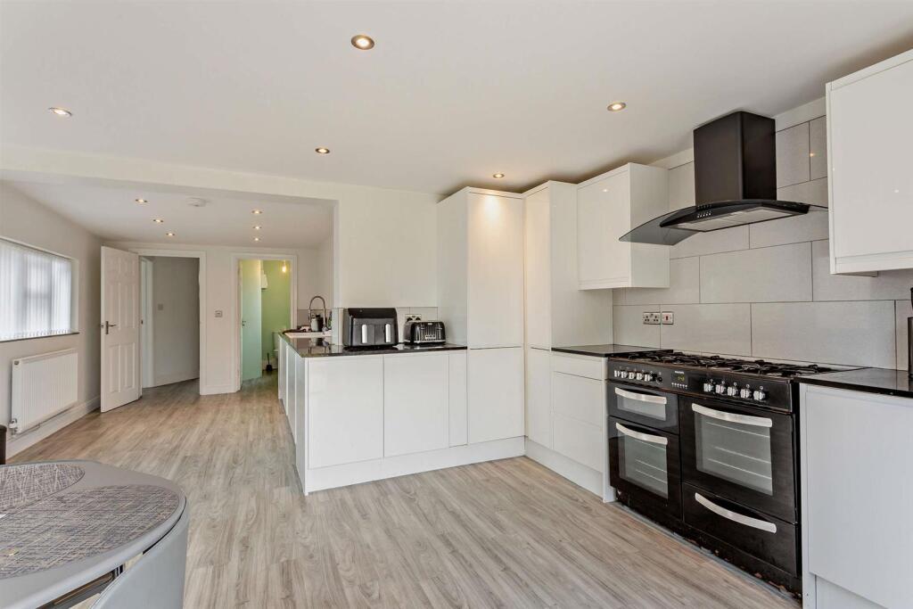 8660045-interior10-800.jpg