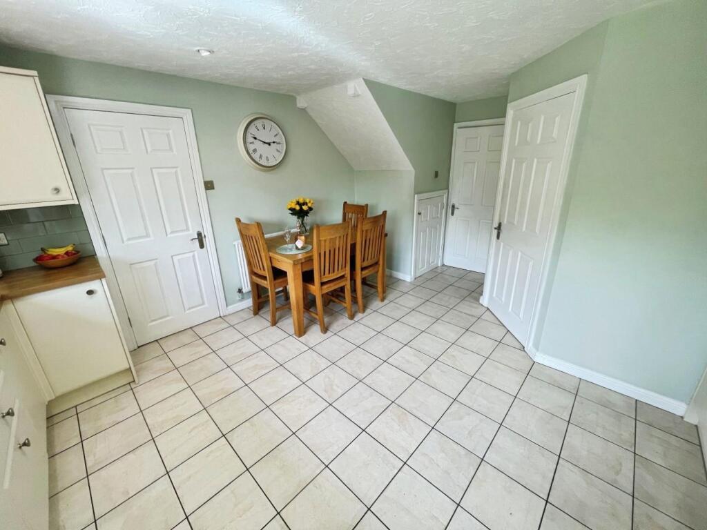 Kitchen/Breakfast Area