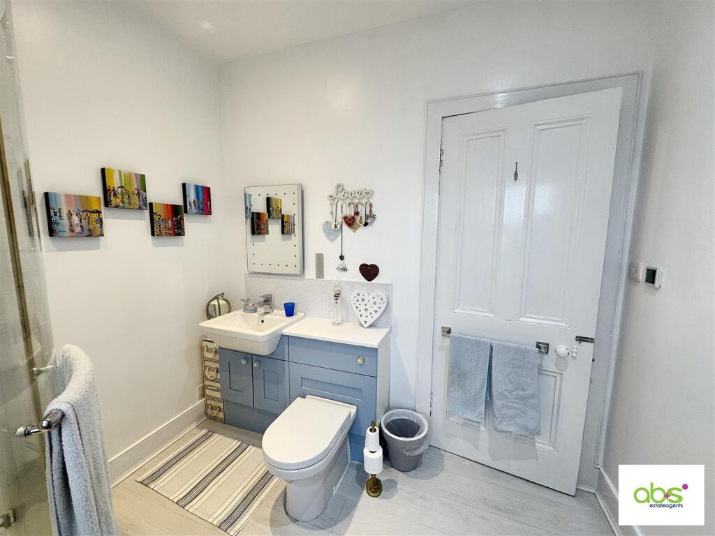 shower rm 2.jpg