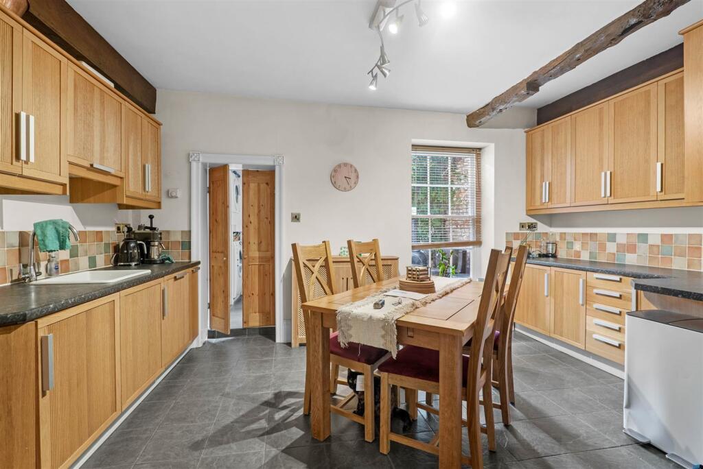 7 Edgar Street - dining area.jpg