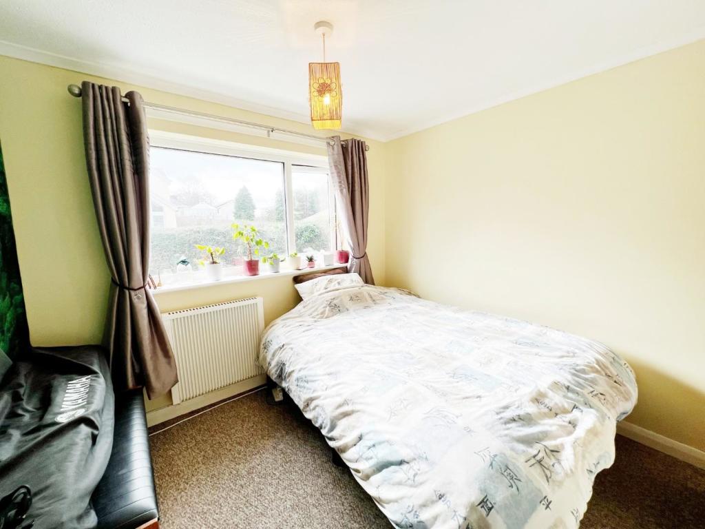 Bedroom 2 pic 1.jpg