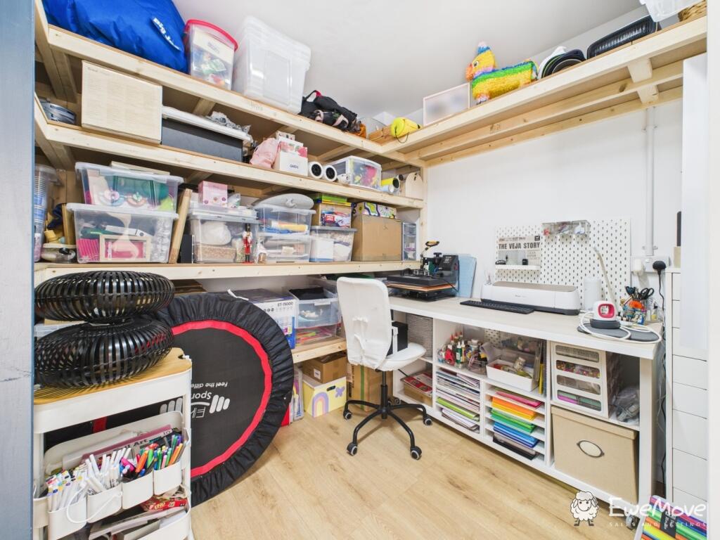 CAM02877G0-PR0064-STILL011