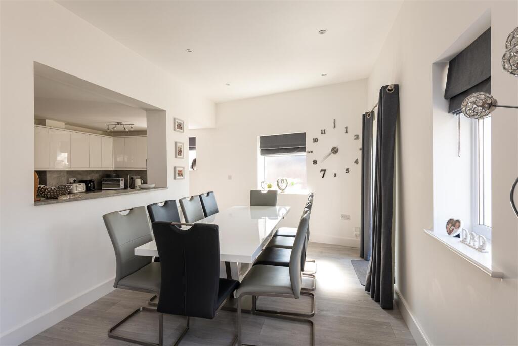 21 Springvale dining room.jpg