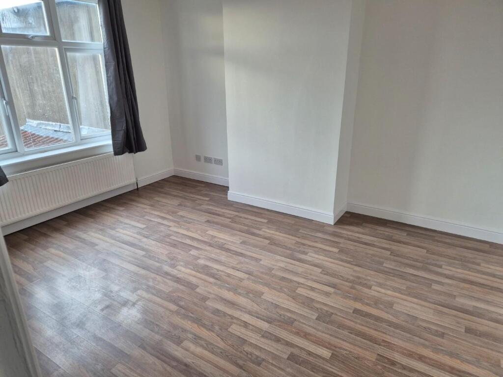 341a Southmead Road Bedroom 1.jpg