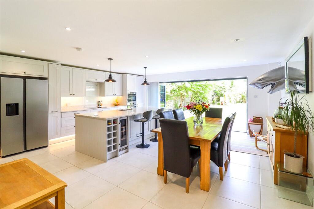 Kitchen/ Living Area