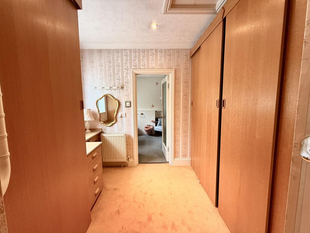 Dressing room to mai