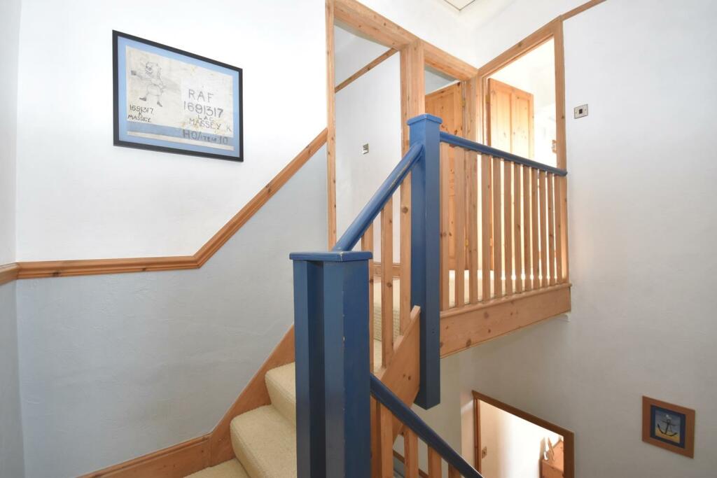 LANDING STAIRS.JPG