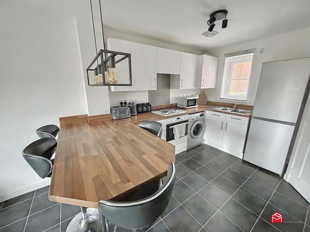 Kitchen / Dining Area