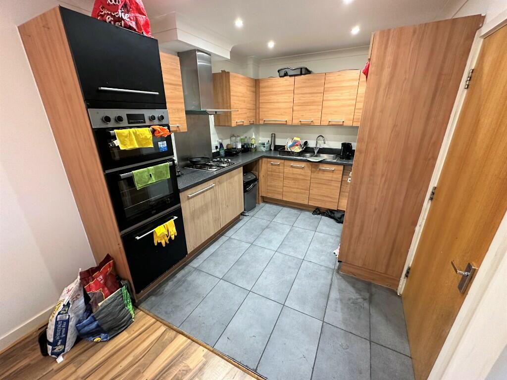 KITCHEN/DINER (C)