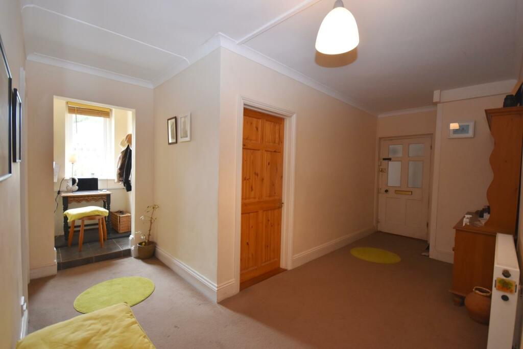Hallway..JPG