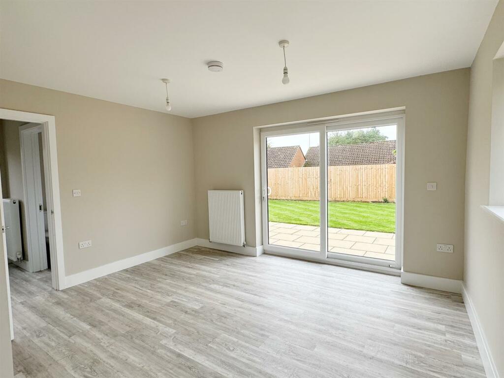 6A Staion Rd Desborough-48.jpg