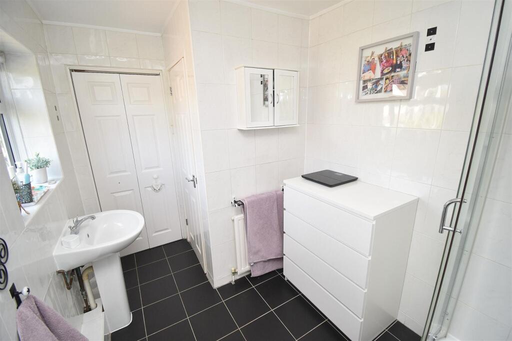 Ensuite Alt.JPG