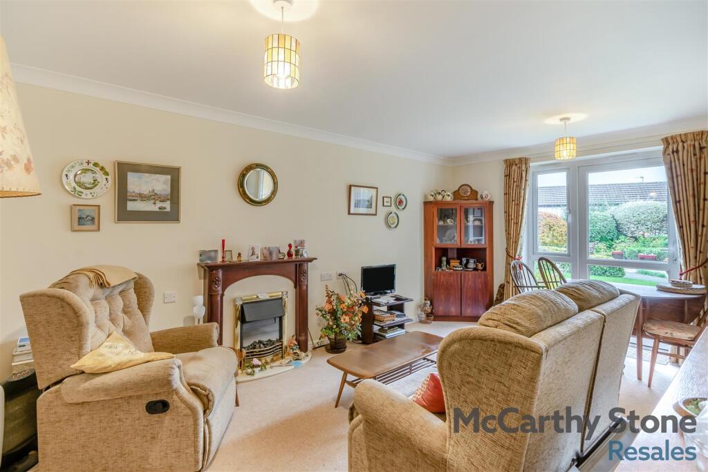 8668650-interior01.jpg