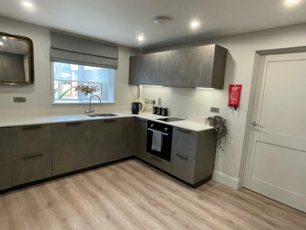 Communal Kitchen..jpg